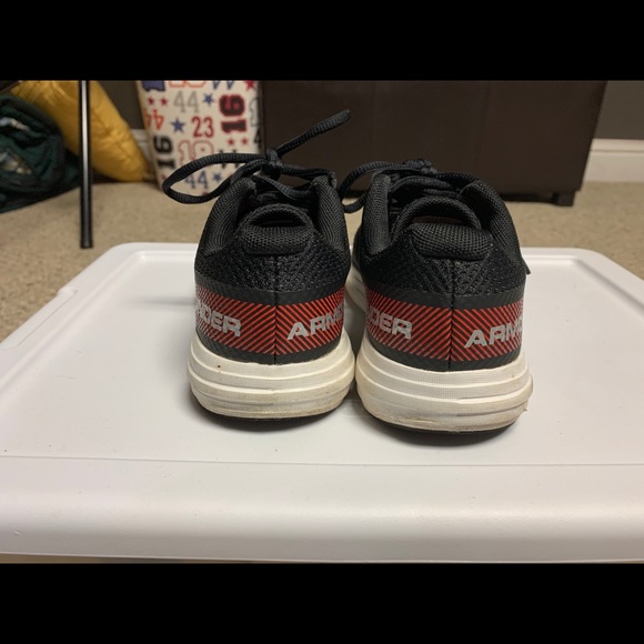 Boys size 4Y Under Armour shoes - Picture 3 of 6